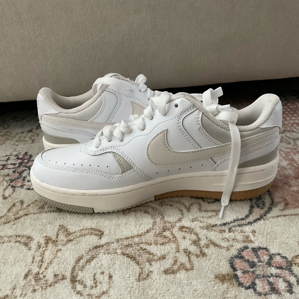 WOMEN'S NIKE GAMMA FORCE SNEAKERS